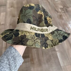 Tommy Hilfiger Bucket Hat Fishing Green Floral Tropical Vented Nylon Preppy